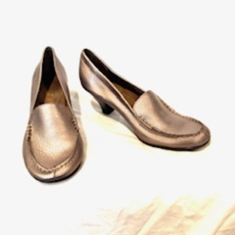 Super comfy Aerosoles metallic pumps